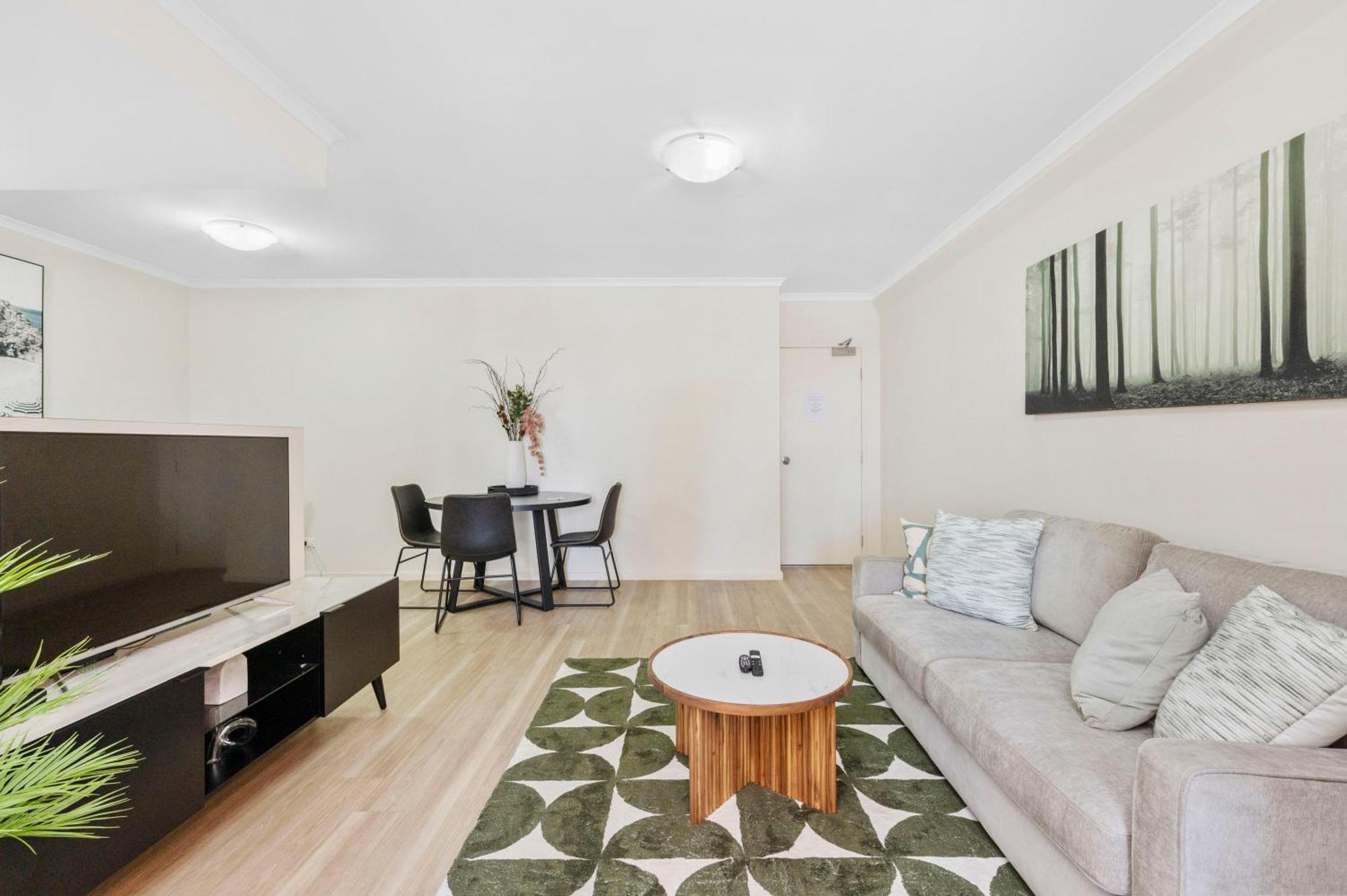 Apartment Spacious 1Bdr Fast Wi-Fi Near Rac Arena *