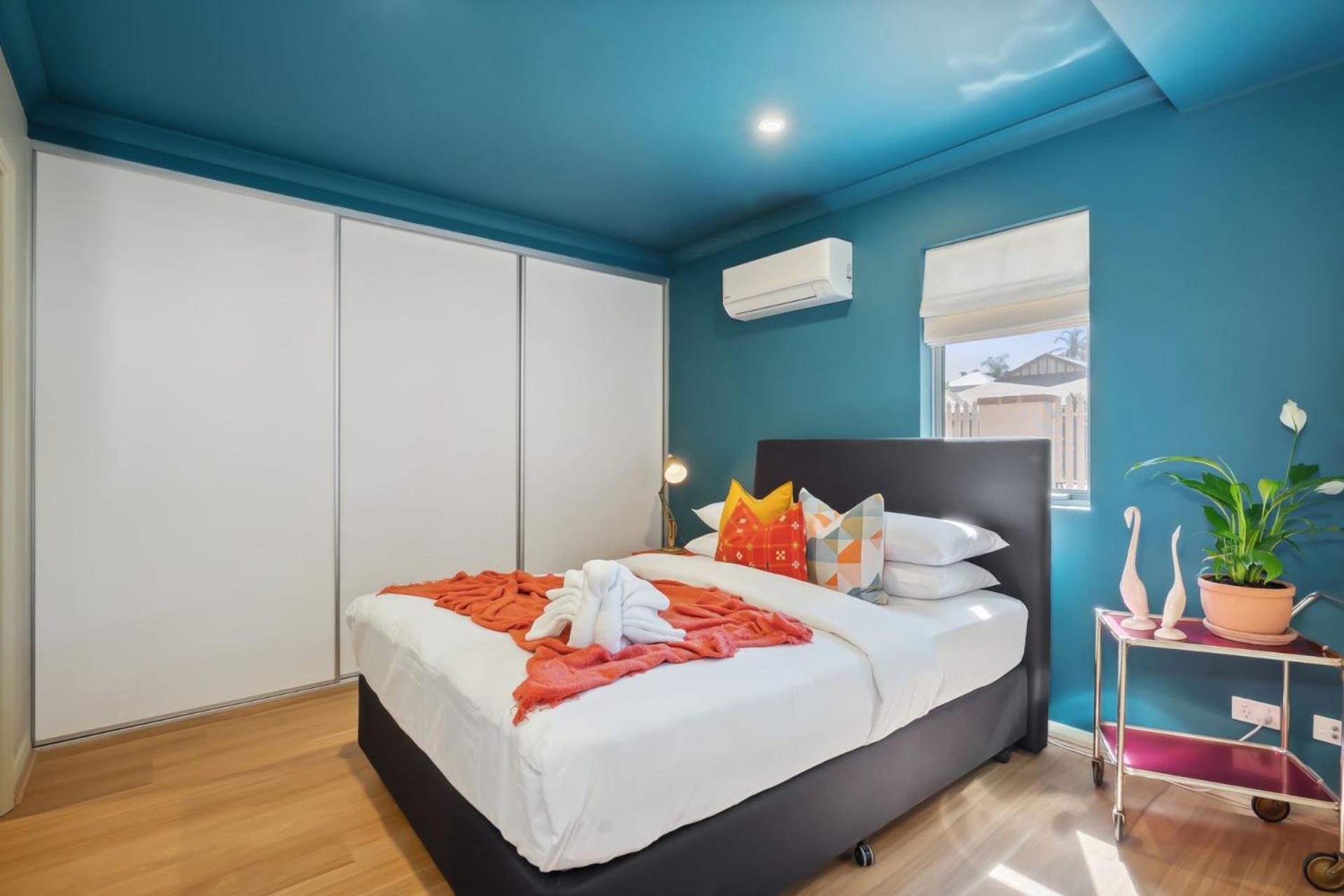 Apartment Happy Classic Mid-century Modern Escape *
