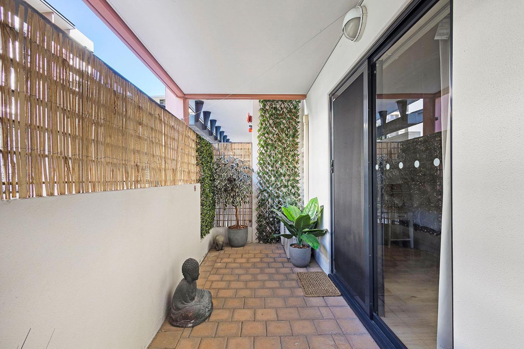 Apartment 2 Paradise Pool Parking Huge 1br Cbd