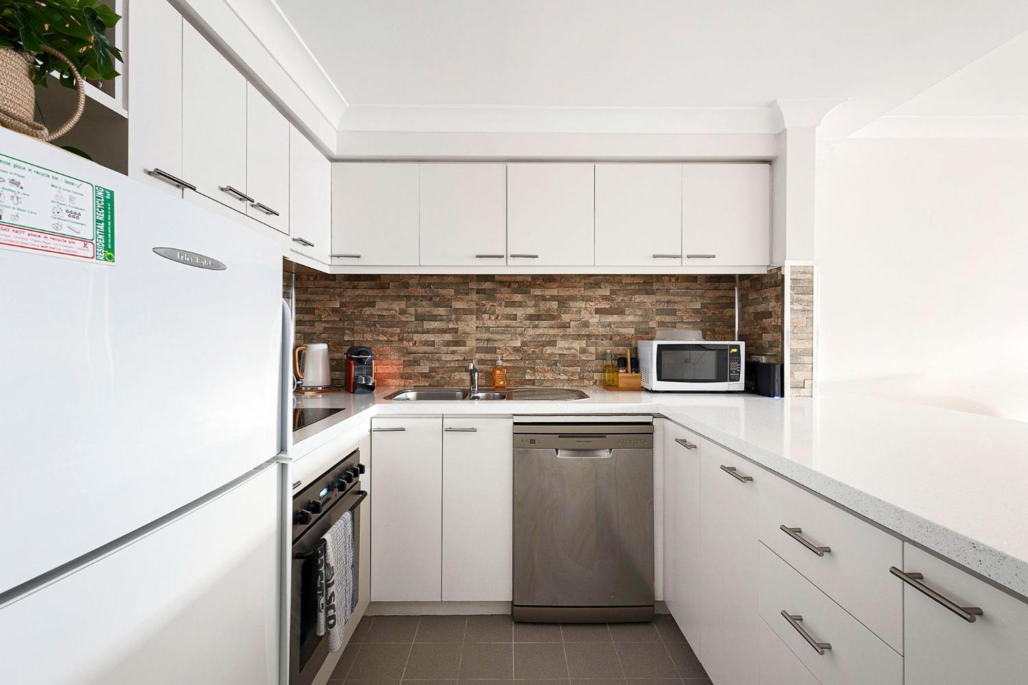 2 Paradise Pool Parking Huge 1br Cbd Apartment
