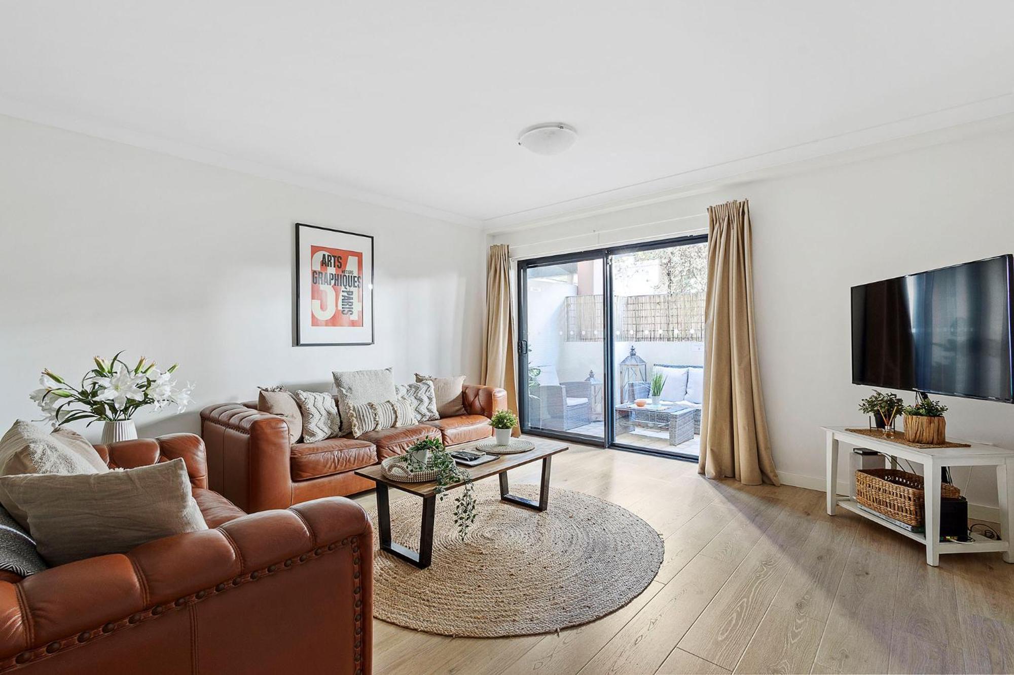 2 Paradise Pool Parking Huge 1br Cbd Apartment