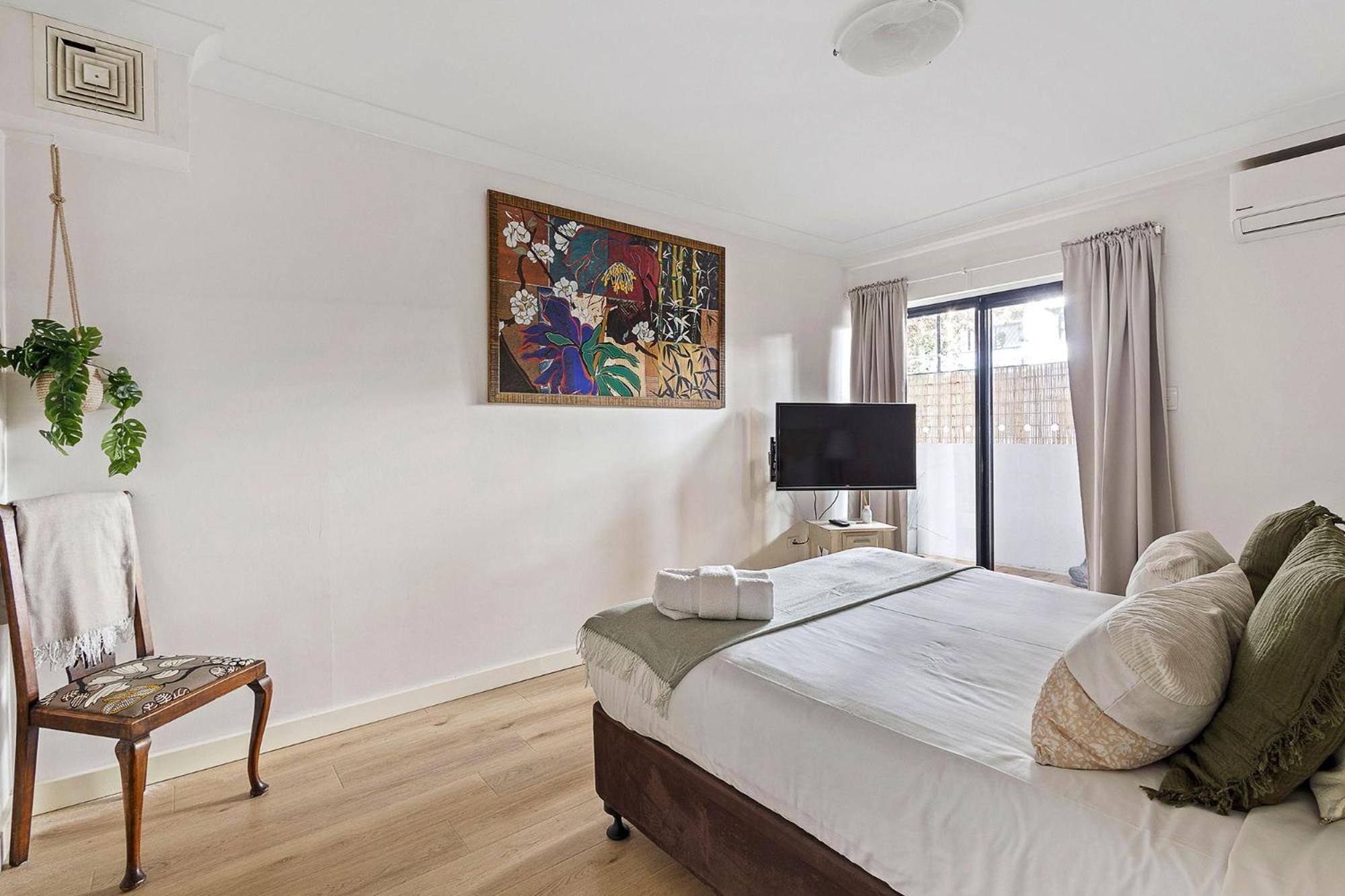 Apartment 2 Paradise Pool Parking Huge 1br Cbd