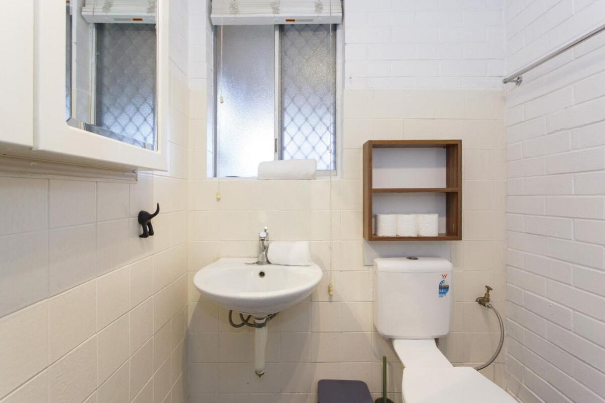 Suburban Escape Apartment *
