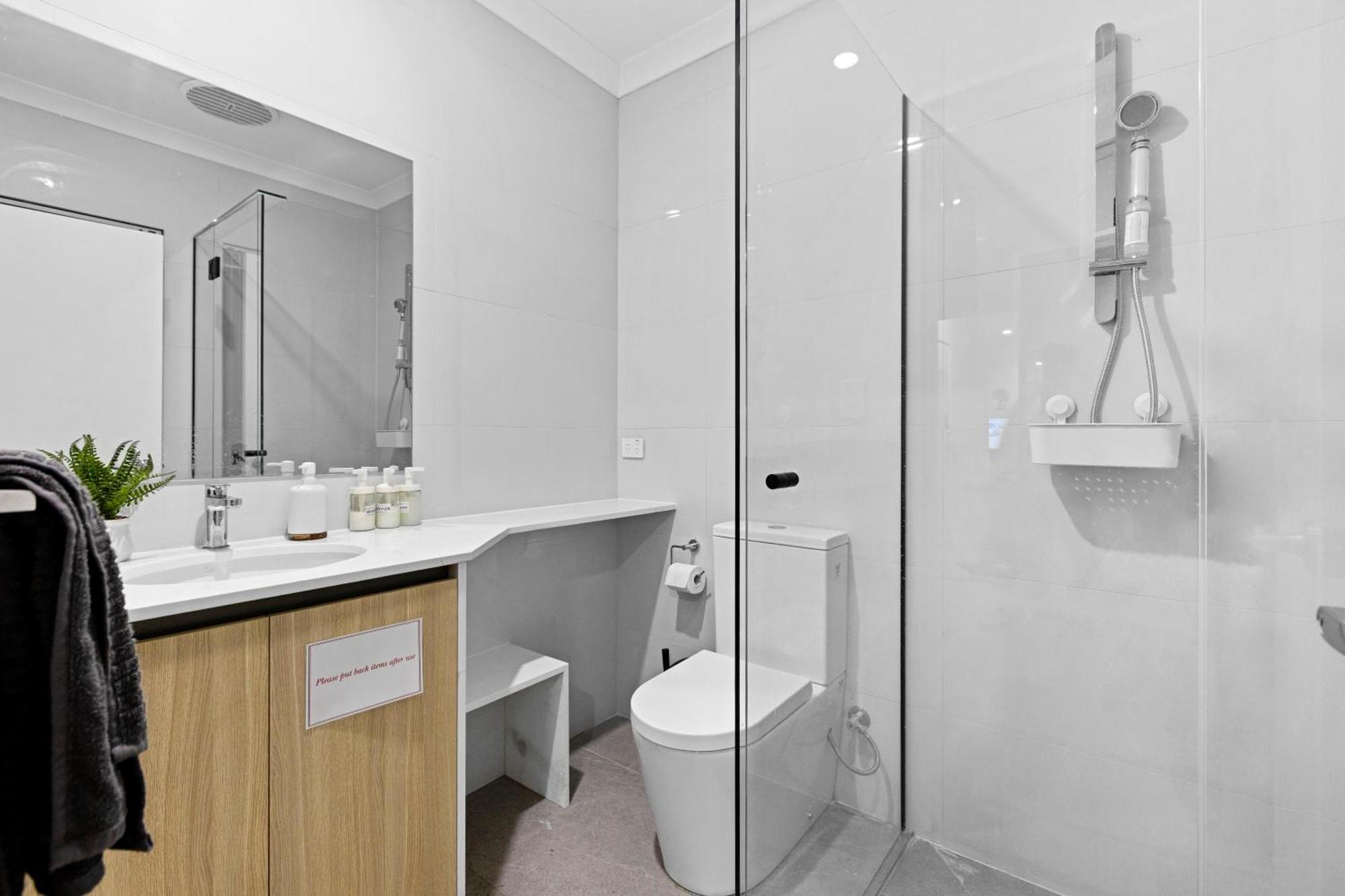 Premium Modern Homestay-Walk To Curtin University Guest house