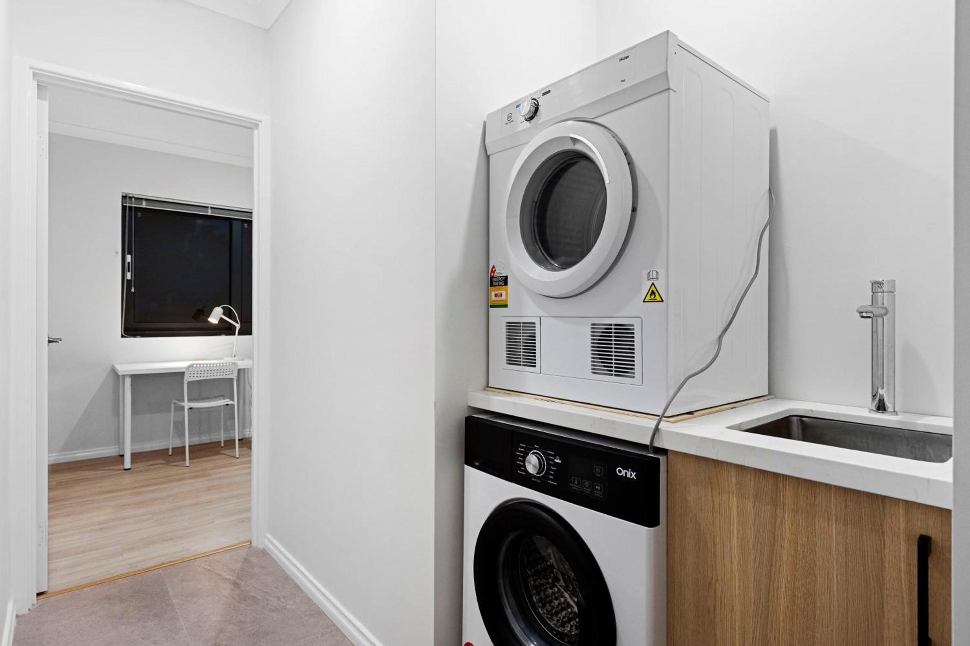 Premium Modern Homestay-Walk To Curtin University *
