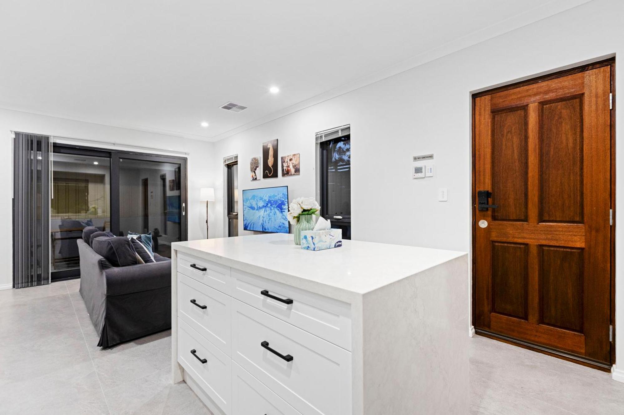 Premium Modern Homestay-Walk To Curtin University