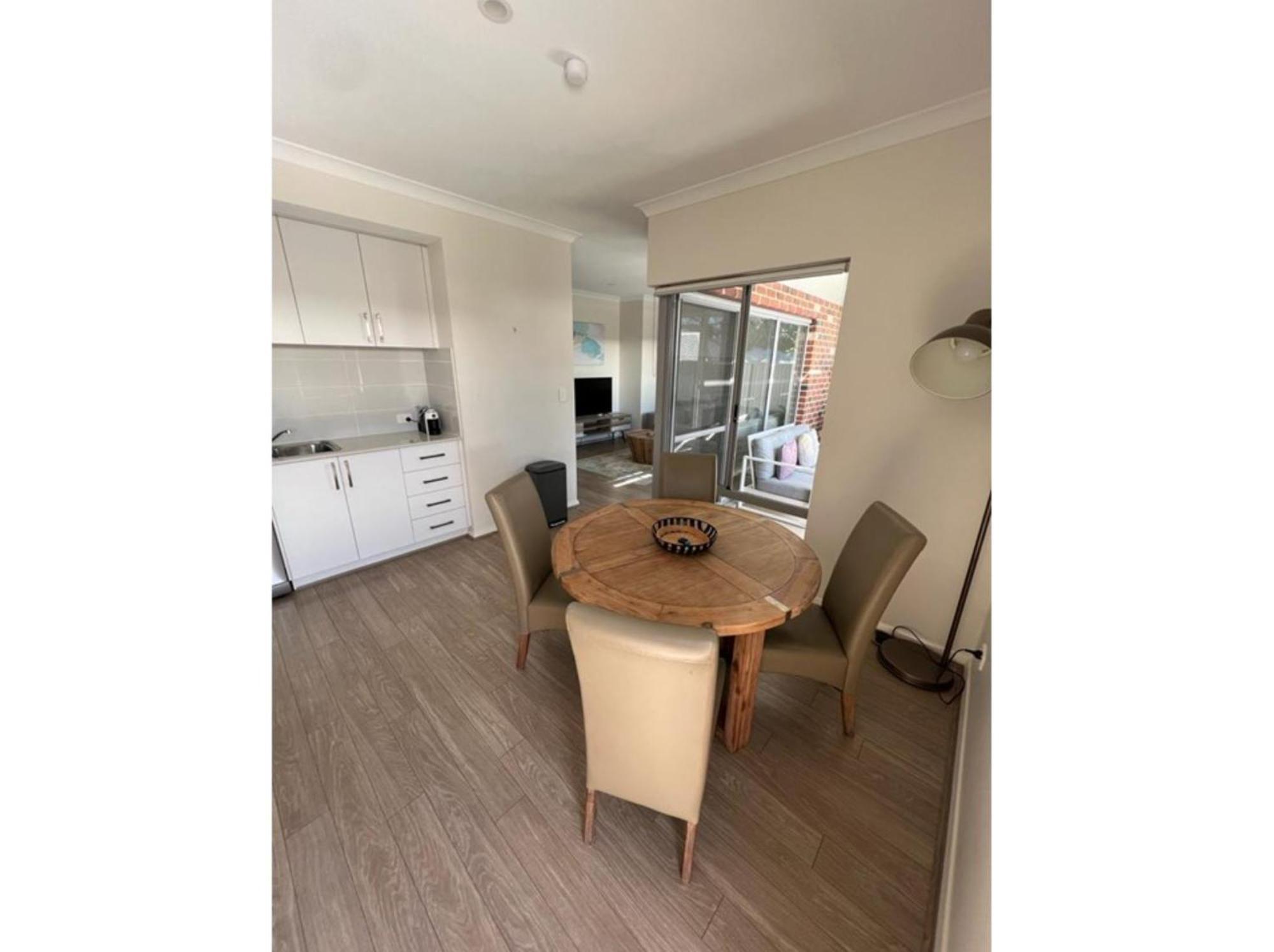 Tranquil Tree Views 2 Bedroom 2 Bathroom Holiday home Perth