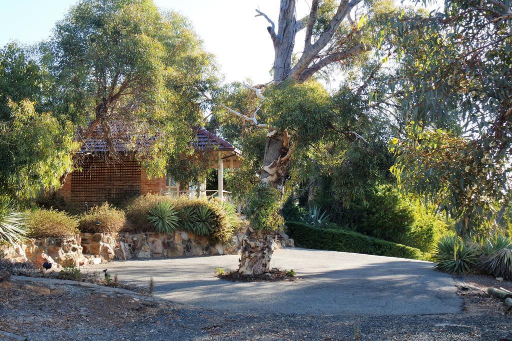 Eleebana Guest house Perth