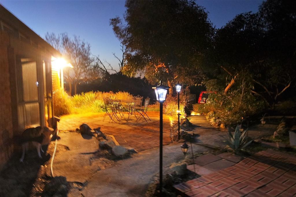 Guest house Eleebana Perth