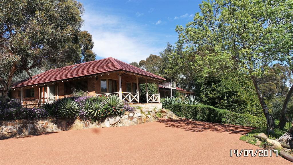 Eleebana Guest house Perth