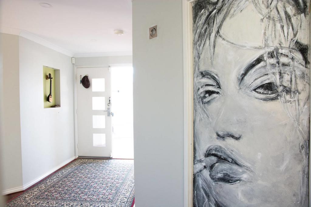 Dave's Art House 5*
