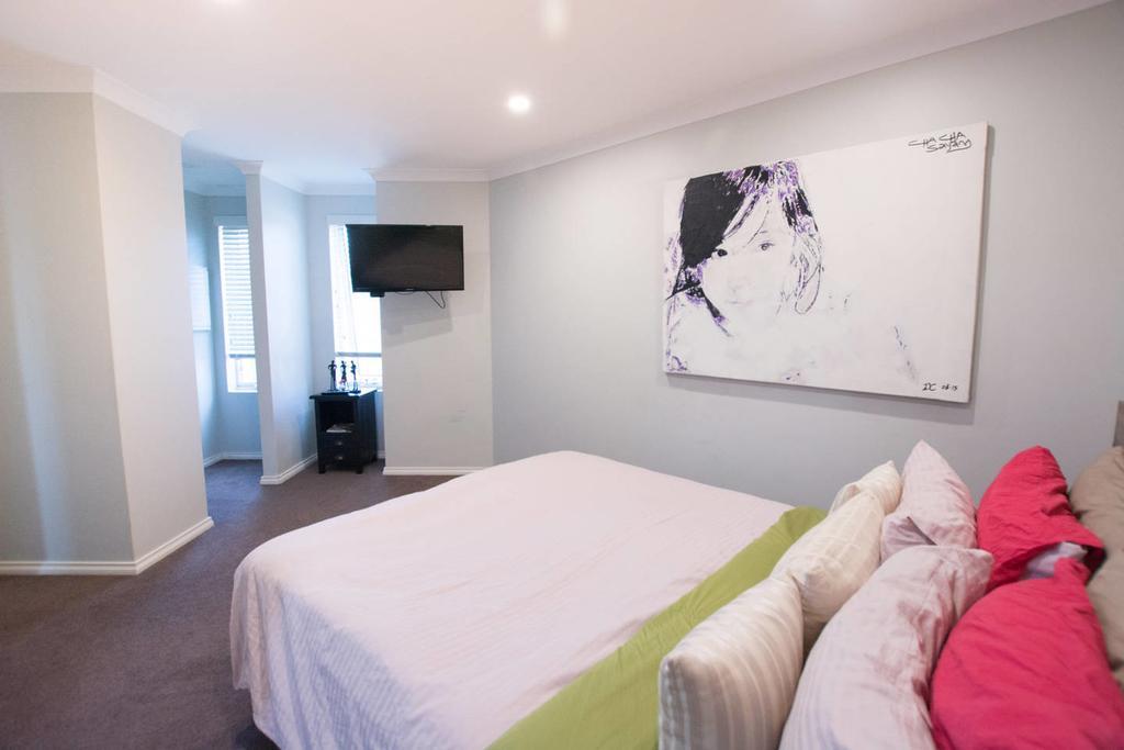 Dave's Art House Guest house Perth