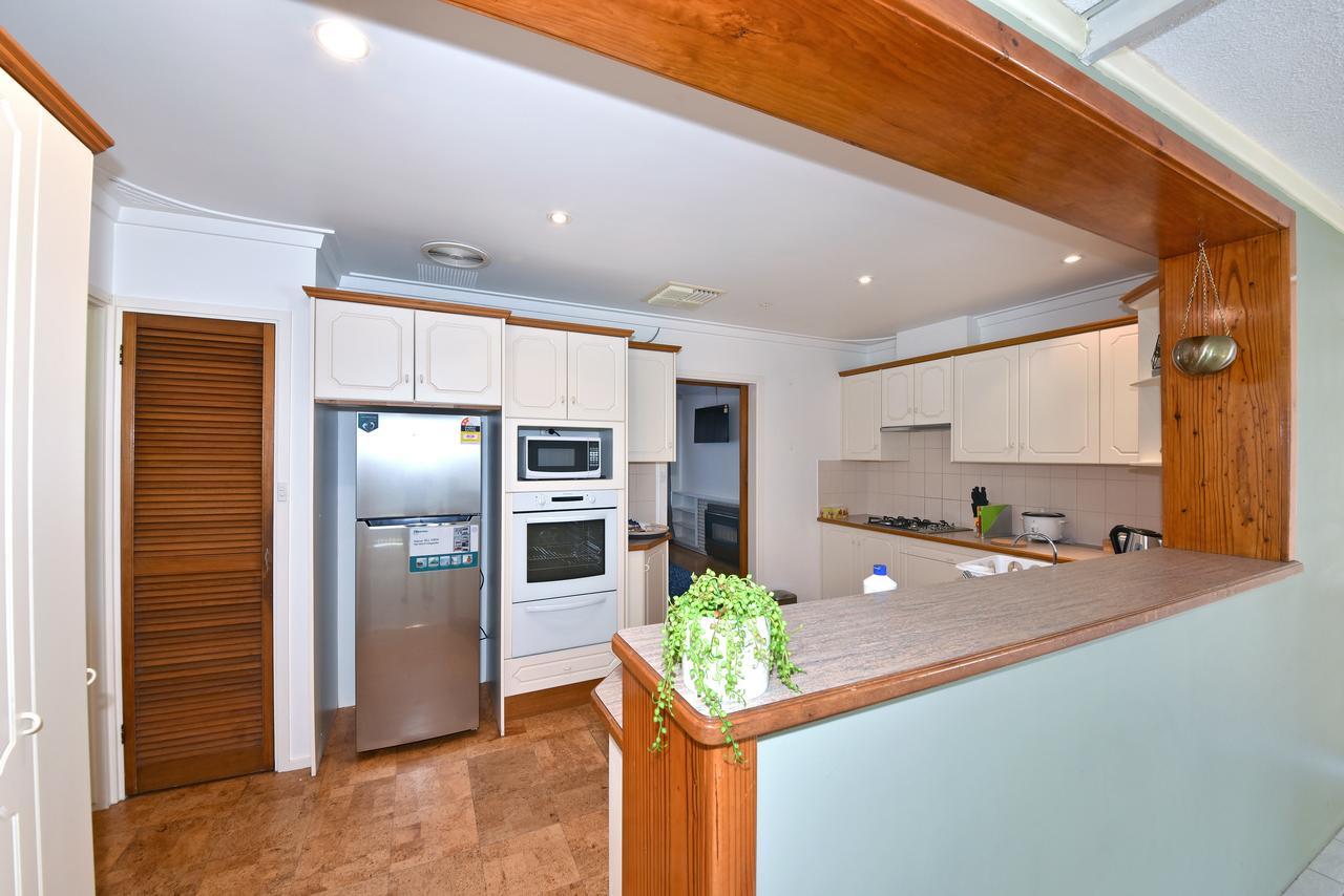Entire House Close To Airport And Holiday home