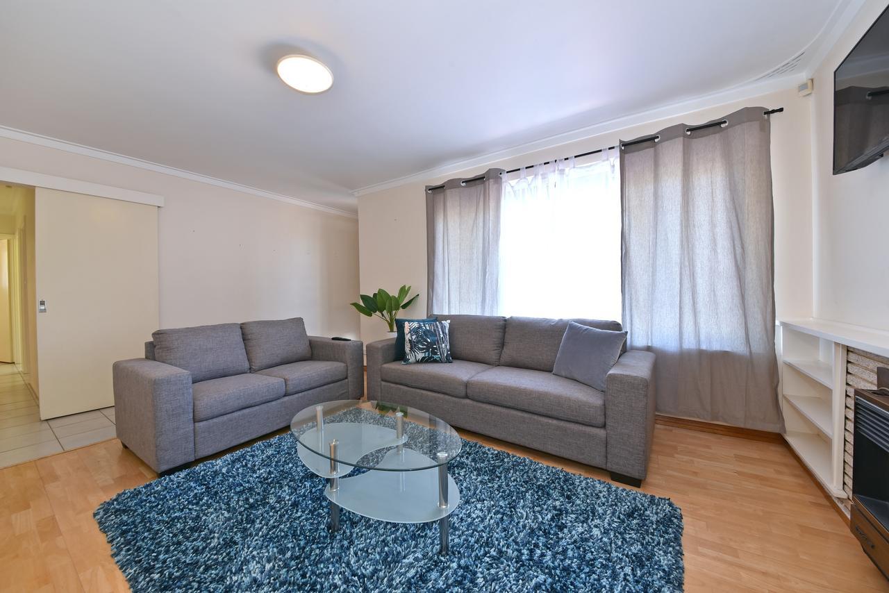 Entire House Close To Airport And Holiday home *