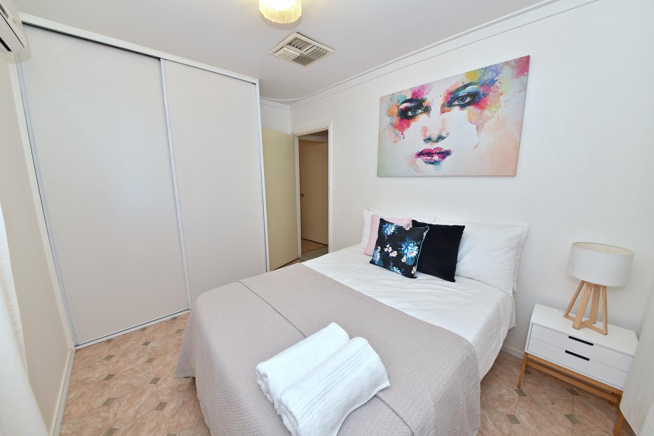 Holiday home Entire House Close To Airport And Perth