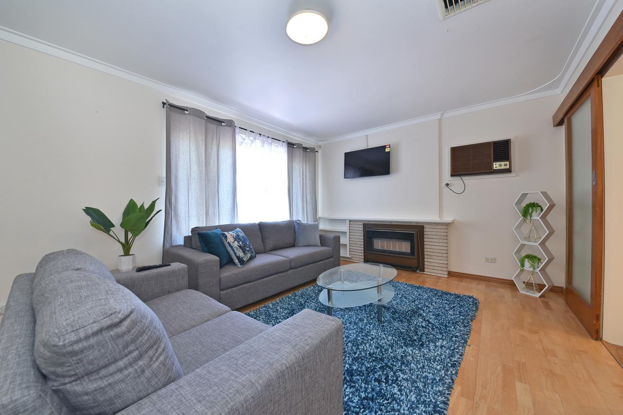 Entire House Close To Airport And Holiday home