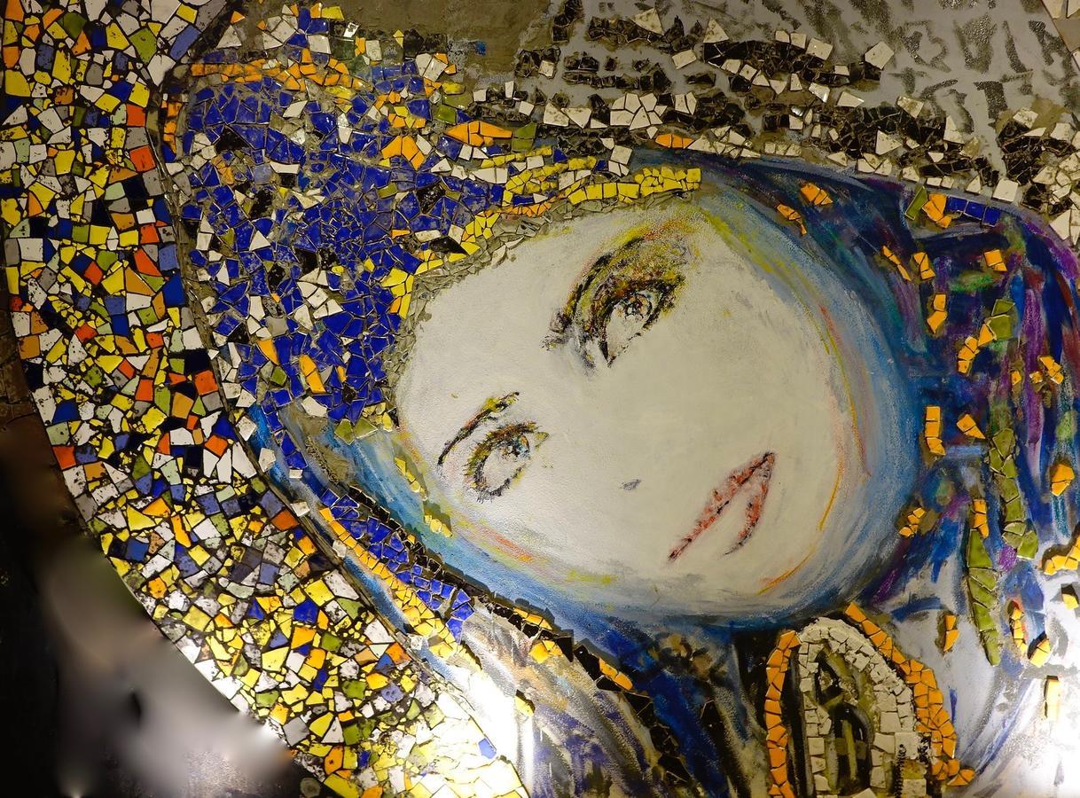 Dave's Art House 5* Perth