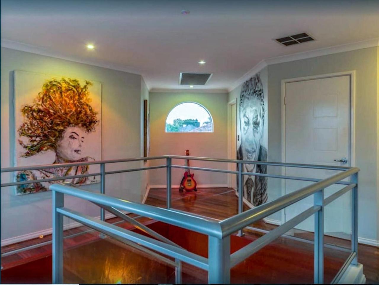 Dave's Art House Guest house 5*