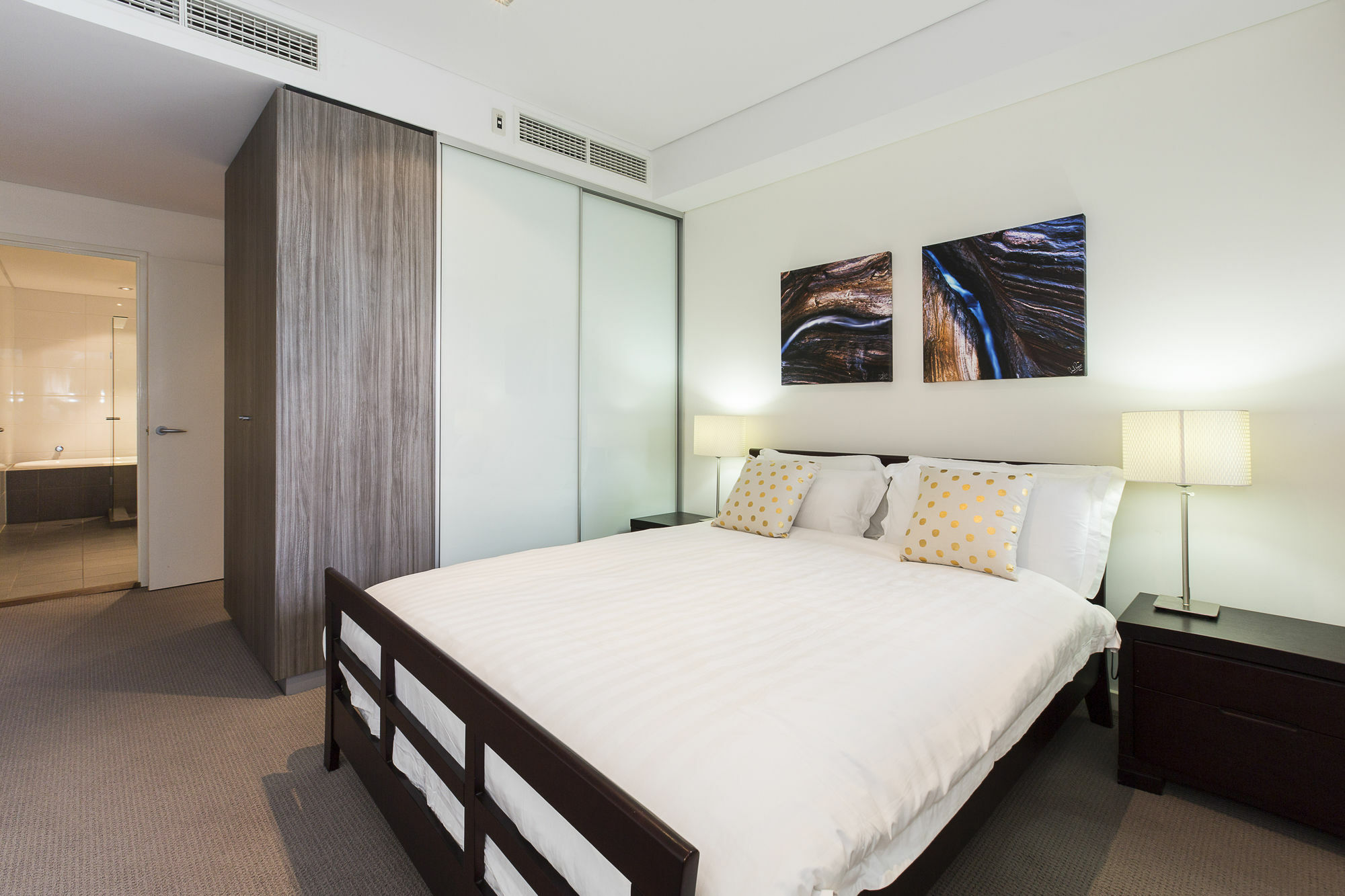 Gallery Serviced Aparthotel 3*